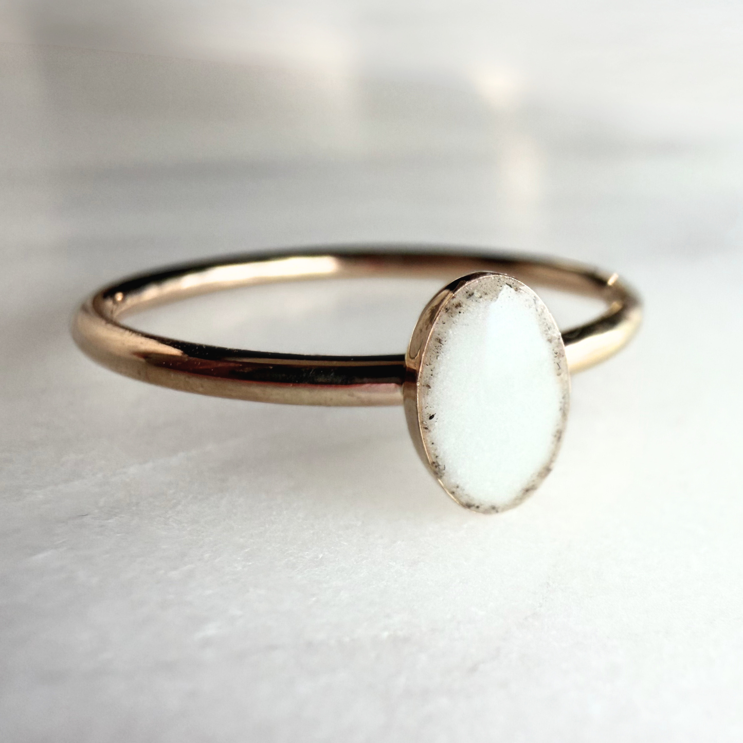 'June' | Minimalistische ovale asring